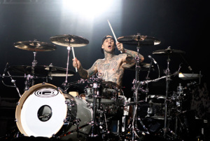 travis_barker_drumming_blink_182_18i30v3-18i30vc