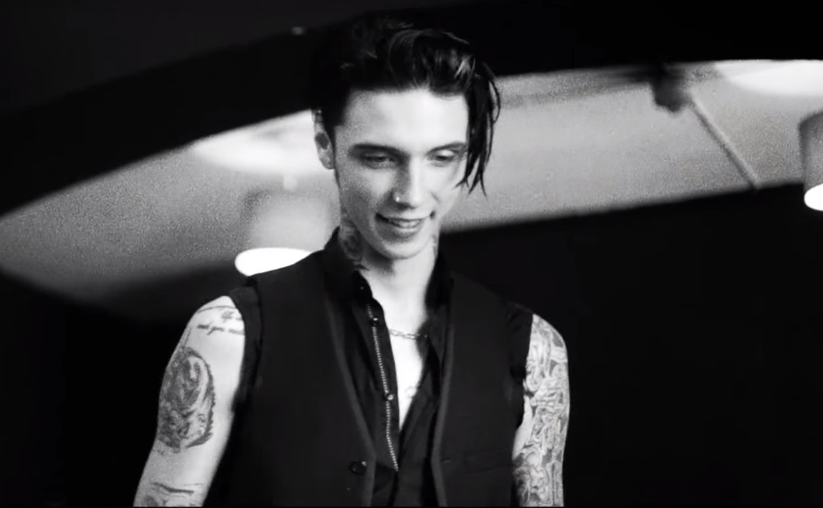 X \ Andy Biersack (andyblack@)