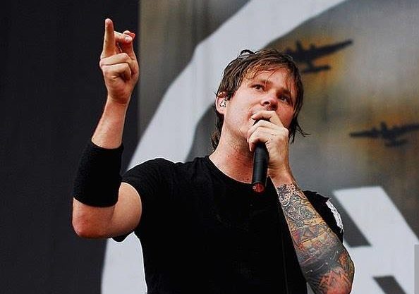 Angels & Airwaves Tom DeLonge live