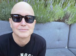 Mark Hoppus of blink-182 shows off bald head, undergoes chemotherapy