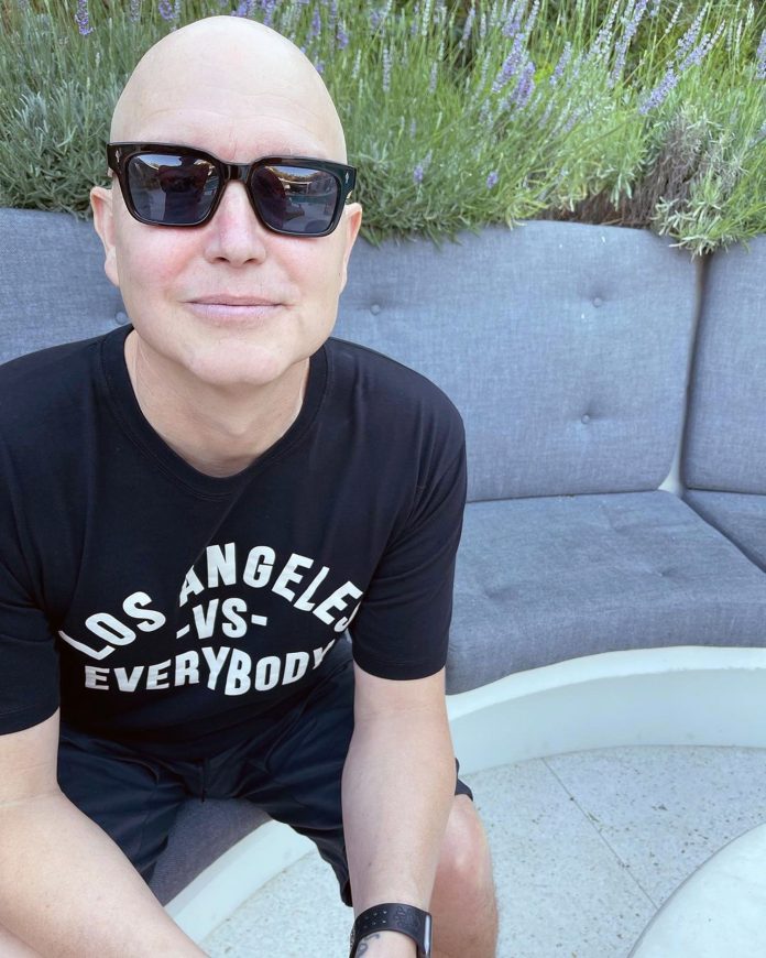 Mark Hoppus of blink-182 shows off bald head, undergoes chemotherapy