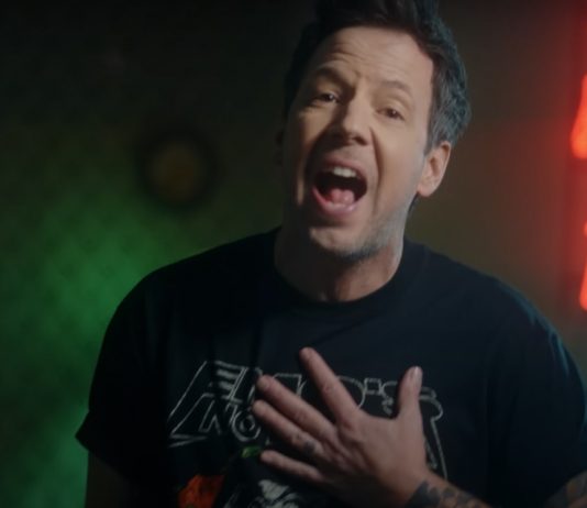 Simple Plan featuring Sum 41Deryck Whibley 'Ruin My Life'