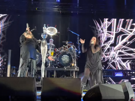 Korn and Evanescence's Amy Lee sing 'Freak on a Leash' in Denver, Colorado live (2022)