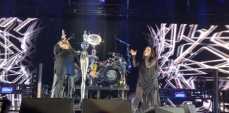 Korn and Evanescence's Amy Lee sing 'Freak on a Leash' in Denver, Colorado live (2022)