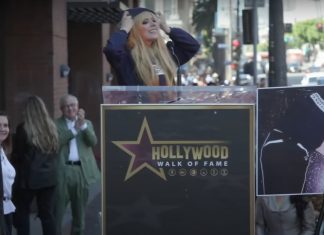 Avril Lavigne awarded with Hollywood Walk of Fame star