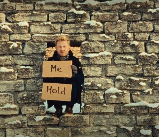 EWERT AND THE DRAGONS 'Hold Me Now'